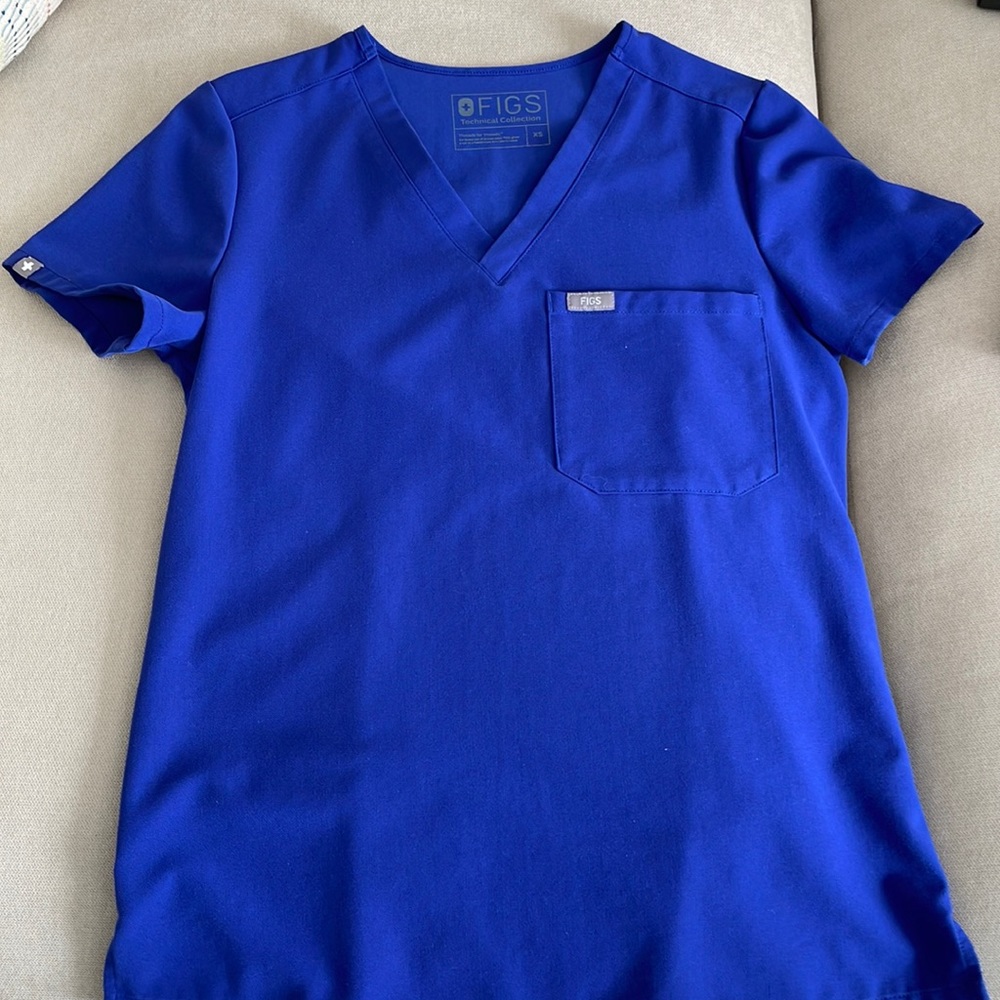 Deep royal blue figs scrubs XS. Great condition! Rare color!